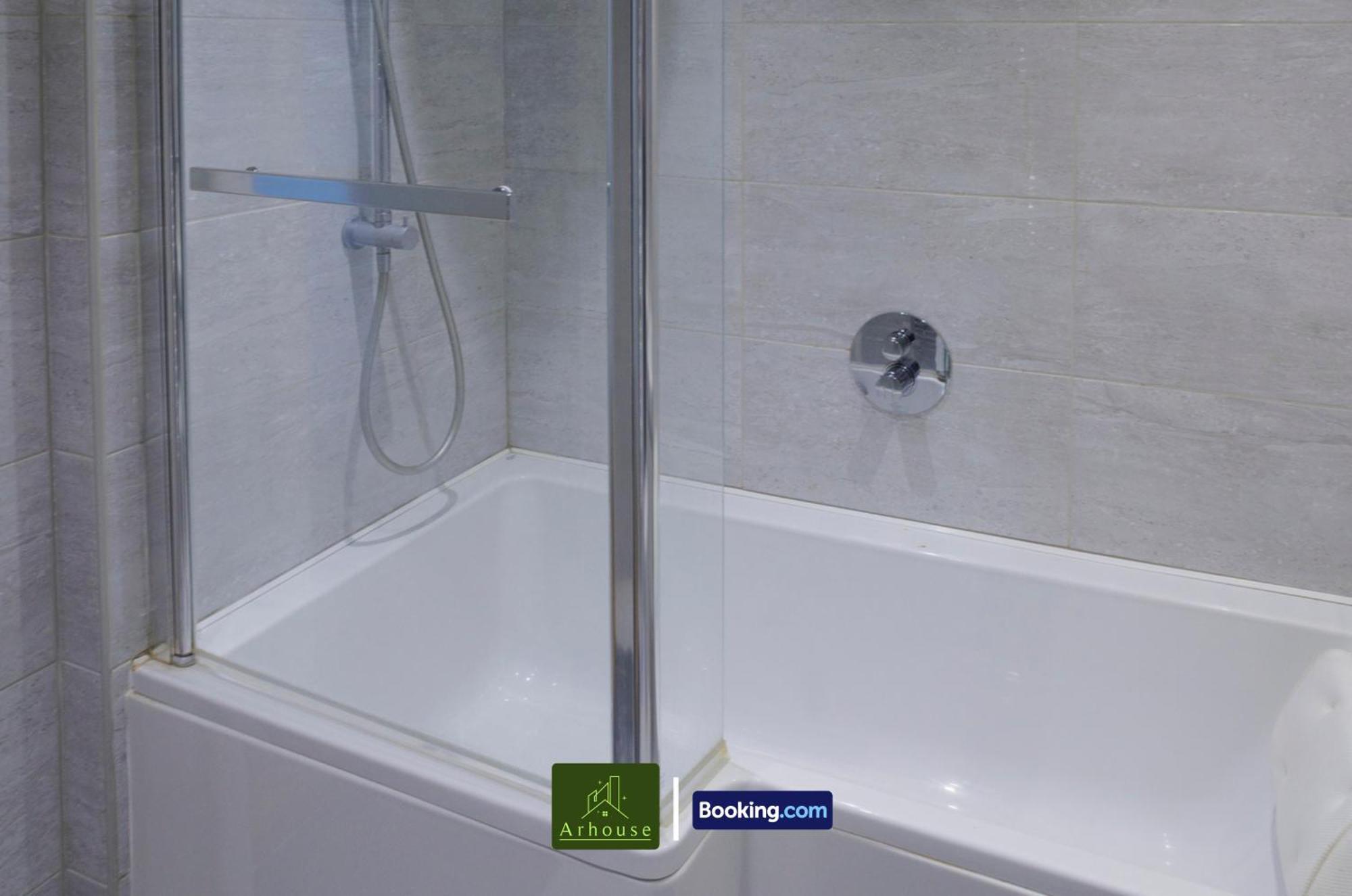 One Bedroom Apartment By Arhouse Apartments Short Lets & Serviced Accommodation Kingston With Free Wifi Kingston upon Thames (Greater London) Exterior foto